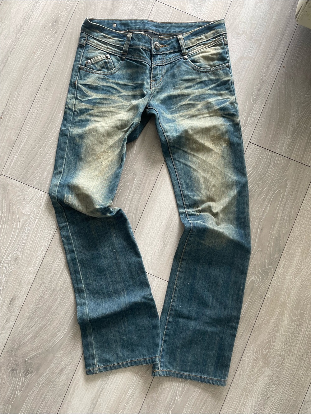 Low rise blue jeans